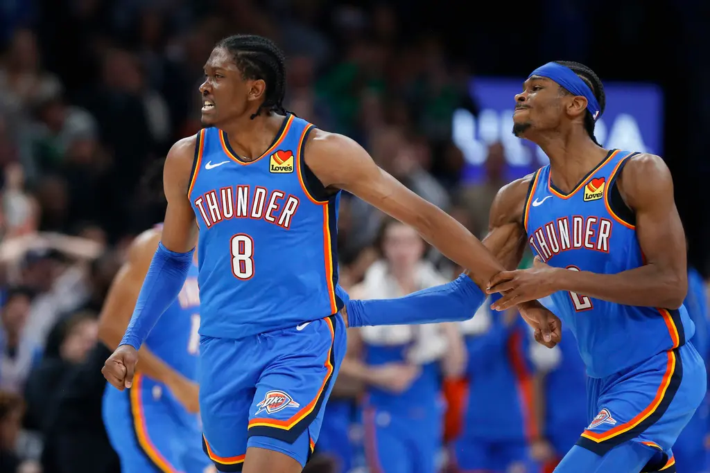 ▲在總決賽中取得3：2領先後，雷霆距離隊史首座總冠軍僅一步之遙，SGA也有望再添兩項重量級榮譽：總冠軍與總決賽MVP。如果成功，這將為他本已輝煌的賽季畫上圓滿句點。然而在總決賽MVP候選人中，緊追其後的正是Ｇ5剛砍下個人季後賽得分新高40分的隊友「J-Dub」Jalen Williams。（圖／美聯社／達志影像）