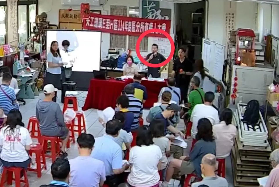 ▲國民黨立委羅廷瑋曬出照片，證明當天社區主委主持會議情況。（圖／翻攝自羅廷瑋臉書）