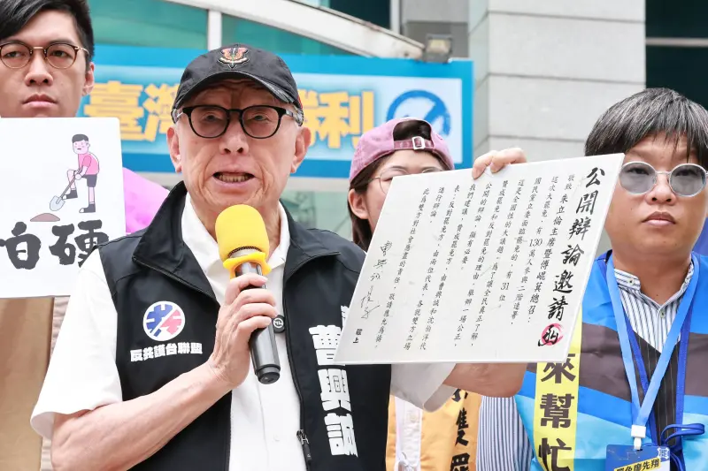 曹興誠糗了！赴藍營中央遭「過去的自己」打臉　他吐1句酸度爆表