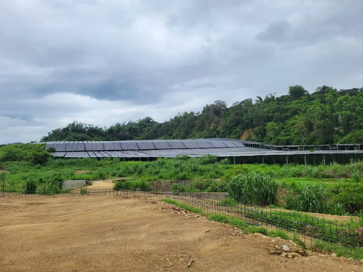 ▲針對未依核定區域施工，能源署已在13日裁罰150萬，並要求業者限期60天內改善，「最重處分將廢止業者施工許可，電業執照當然也無法核發。」（圖／立委柯志恩辦公室提供）