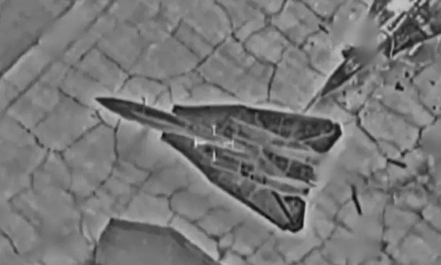 ▲以色列軍方宣稱炸毀伊朗F-14戰鬥機。（圖／翻攝自Ｘ）