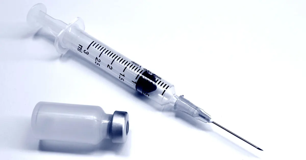 ▲異丙酚俗稱「牛奶針」為處方藥，雖稱「睡眠麻藥」，應由麻醉專科醫師施打，並由麻醉護理師全程照護。（圖／短新聞SHOTNEWS提供）