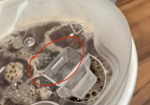 超商咖啡杯蓋「溝槽」是上班族的救星。(圖/翻攝Dcard) ▲超商咖啡杯蓋「溝槽」是上班族的救星。(圖/翻攝Dcard)