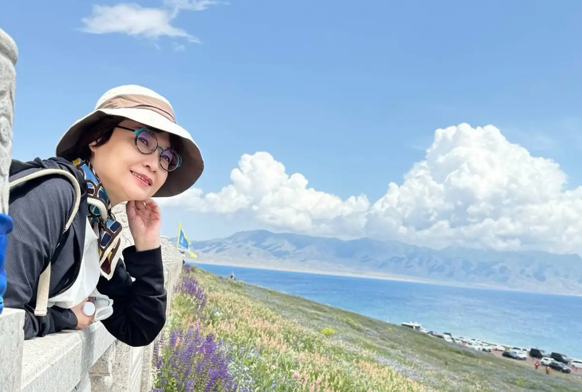 ▲台灣知名作家張曼娟到中國新疆旅遊，在臉書粉專分享旅遊見聞，還大讚可以理解為什麼新疆旅遊這麼夯。（圖／翻攝自張曼娟臉書粉專）