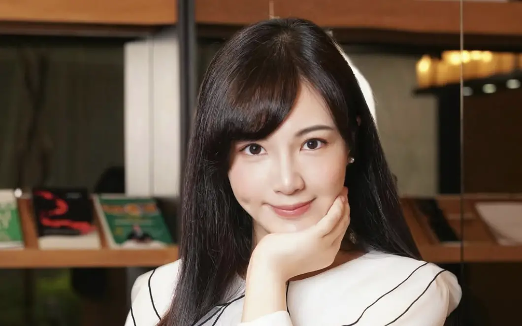 ▲33歲主播虞承璇去年重返年代新聞，今年突宣布離職，原本打算專注童書推廣，卻因華視邀約改變人生計劃，她近日宣布將於本月30日正式復出晚間新聞主播台。（圖／虞承璇 IG）