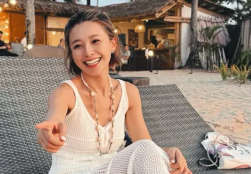 ▲吳婉君（如圖）遭傳復合後暫離台灣！曝童年趣事　自嘲「荒謬大師」。（圖／吳婉君IG）