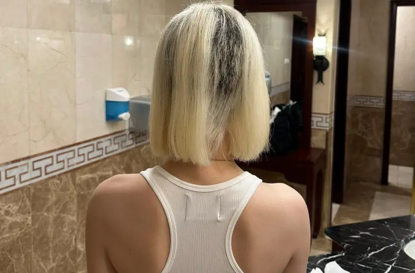 ▲韓國女神DJ SODA染回招牌金髮，卻因為髮廊的失誤導致她變成禿頭。（圖／DJ SODA臉書）