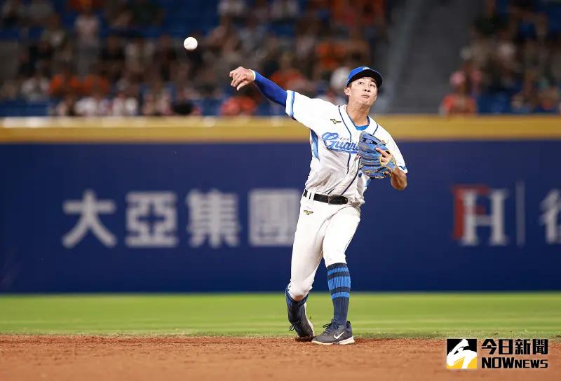 ▲富邦悍將內野手林岳谷昨日單局發生2次失誤，悍將最終也遭逆轉，他今日表示，「昨天是會贏球的，自己2個失誤造成球隊輸球，賽後開始有情緒。」（圖／記者葉政勳攝 ,資料照）