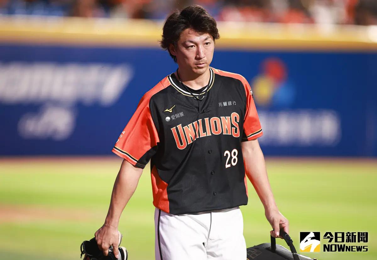 ▲統一獅日籍投手高塩將樹以26萬7443票暫居明星賽中繼投手第2高票。實際上，高塩將樹曾2度被拒於職棒大門外，直到35歲才成功踏進職殿堂，如今也譜寫屬於自己的熱血故事。（圖／記者葉政勳攝 ,2025.06.17）