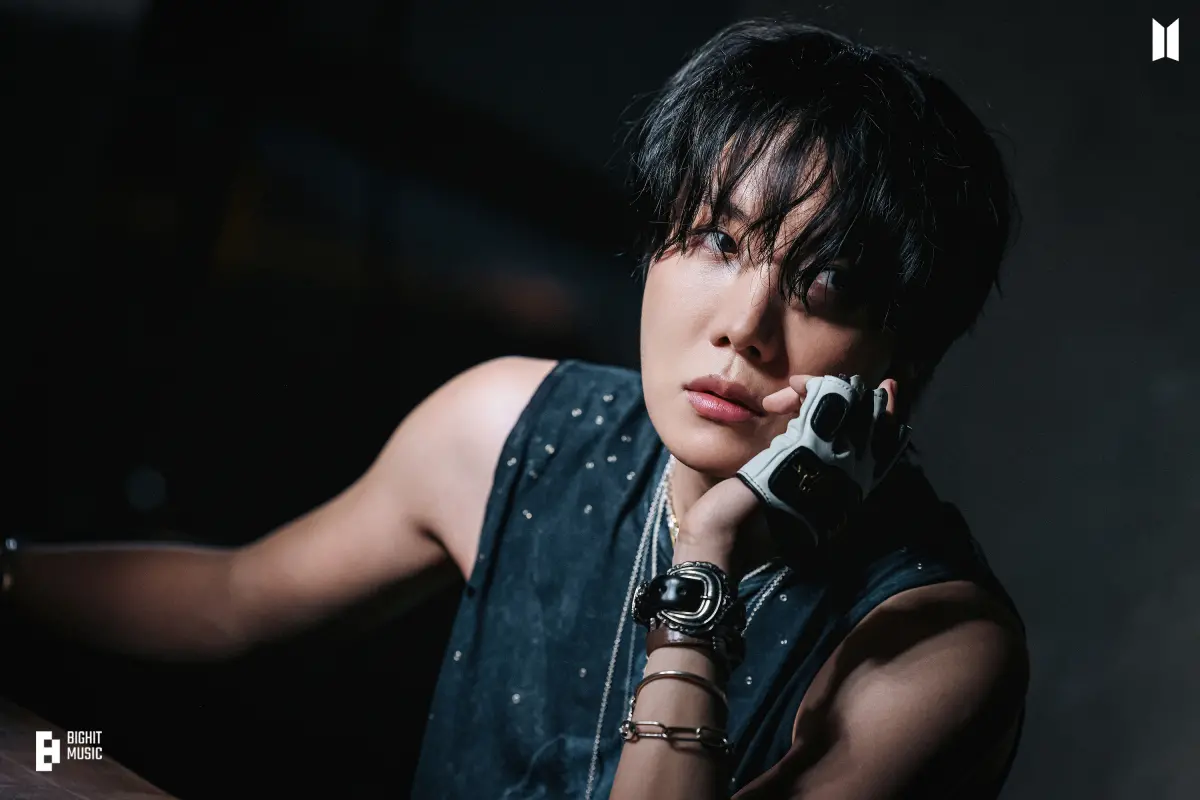 ▲BTS（防彈少年團）成員j-hope（鄭號錫）重返音樂節目《M Countdown》打歌舞台宣傳〈Killin’ It Girl〉，為了參加錄影的歌迷A.R.M.Y，他租下攝影棚讓大家吹冷氣、吃便當，舒服進場。（圖／BTS X）