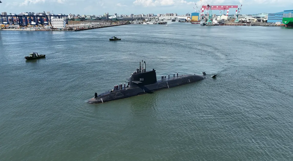 ▲「海鯤號」潛艦首次出港海試。（圖／台船提供）