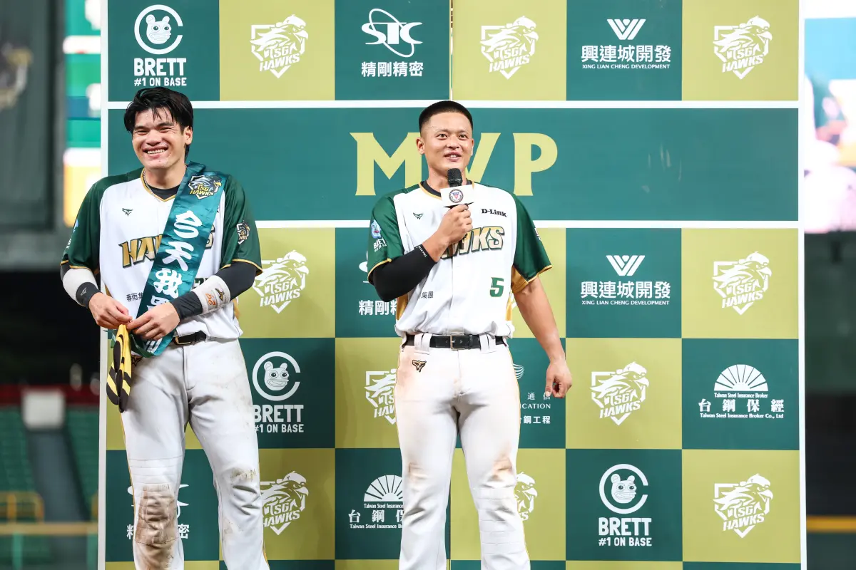 ▲台鋼雄鷹顏郁軒生涯初先發就開轟，賽後與球迷分享喜悅，他一開口就落淚，「為了上一軍我自培兩年半。」（圖／台鋼雄鷹提供）