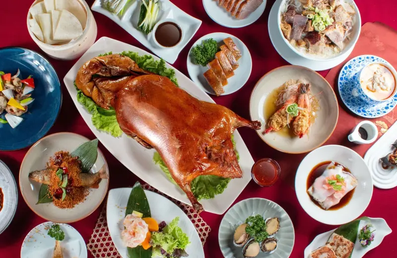 ▲桃園喜來登飯店與八里福朋喜來登飯店內的2家「禧粵樓」，即日起都同時推出吃到飽活動，40多道料理、包含烤鴨在內都可無限量點用，餐價每人1180元+10%。（圖／翻攝桃園喜來登臉書）