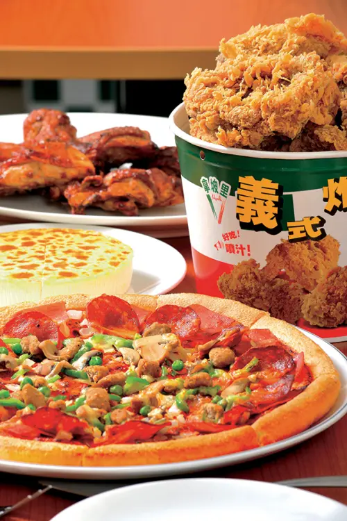 ▲拿坡里烤雞翅10元有找！「比買一送一便宜」隱藏優惠買法被挖出。（圖／三商餐飲提供）