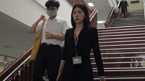 ▲律師李怡貞到台北地院出庭。（圖／記者劉松霖攝）