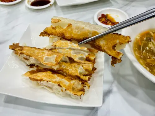 八方雲集證實「撤出1縣市」!最後營業時間曝光 退場原因全說了 ▲「八方雲集」門市遍布全台灣,是國內鍋貼店龍頭。(圖/記者蕭涵云攝)