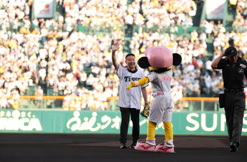 ▲交通部陳世凱部長受邀參加第7屆阪神甲子園台灣日的開球儀式。（圖／交通部）