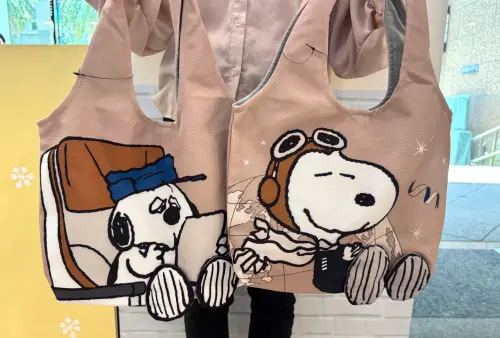 「腳丫提袋」加價購599元。(圖/記者鍾怡婷攝) ▲「腳丫提袋」加價購599元。(圖/記者鍾怡婷攝)