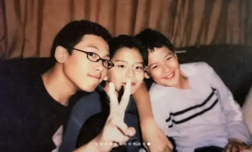 ▲柯家洋、王大陸、柯震東童年合照。（圖／柯震東IG）