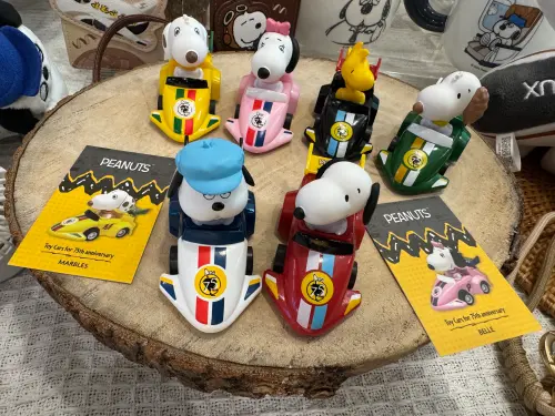 7-11「史努比精品」迴力賽車6入組。(圖/記者鍾怡婷攝) ▲7-11「史努比精品」迴力賽車6入組。(圖/記者鍾怡婷攝)