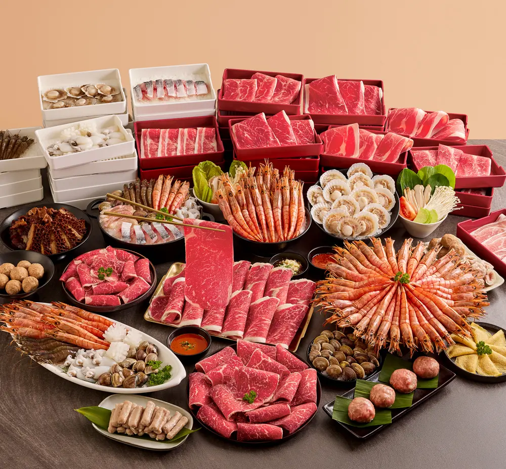 ▲向辣麻辣鍋吃到飽 震撼推出「極上和牛鞍下」吃到飽！998價位升級三大和牛無限享，更推出手作炙燒焦糖泡芙！（圖／品牌提供）