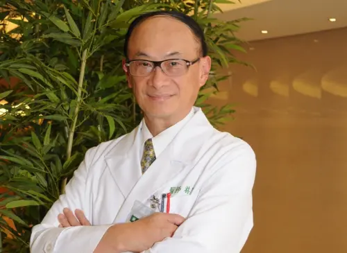 前行政院衛生署署長、前亞東醫院院長林芳郁。 ▲前行政院衛生署署長、前亞東醫院院長林芳郁。(圖/擷取自亞東醫院官網)