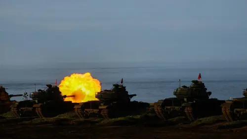 M60A3戰車砲模擬對敵來襲方向實施灘岸殲敵射擊 ▲M60A3戰車砲模擬對敵來襲方向實施灘岸殲敵射擊。(圖/澎防部提供)