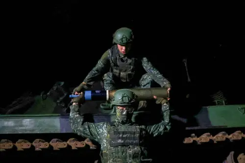 105榴砲及120迫砲等武器裝備,射擊前彈藥整補作業 ▲105榴砲及120迫砲等武器裝備,射擊前彈藥整補作業。(圖/澎防部提供)