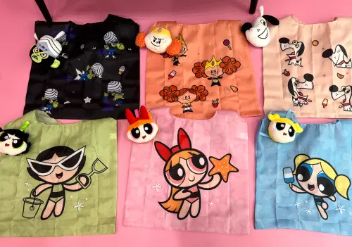 大頭摺疊購物袋,可愛絨毛大頭+雙面環保袋,加價購199元。(圖/記者鍾怡婷攝) ▲大頭摺疊購物袋,可愛絨毛大頭+雙面環保袋,加價購199元。(圖/記者鍾怡婷攝)