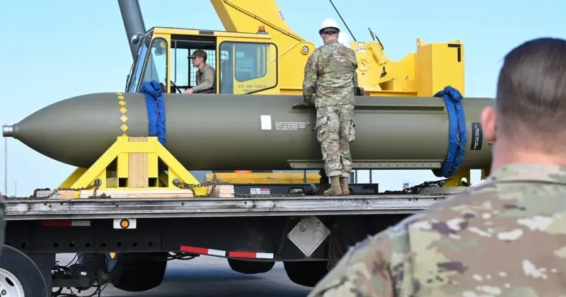 B2轟炸機帶「碉堡剋星」鑽地彈出擊？美疑想炸伊朗地下核設施