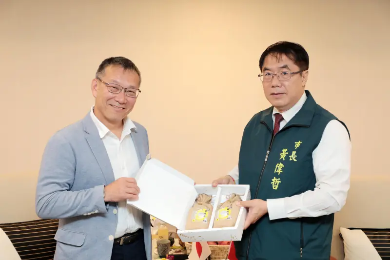 ▲日本伊勢丹社長雨宮隆一率團拜訪南市府，希望進一步拓展合作外，也邀請黃偉哲出席7月的「台南頂級芒果上架伊勢丹活動」。（圖／南市府提供）