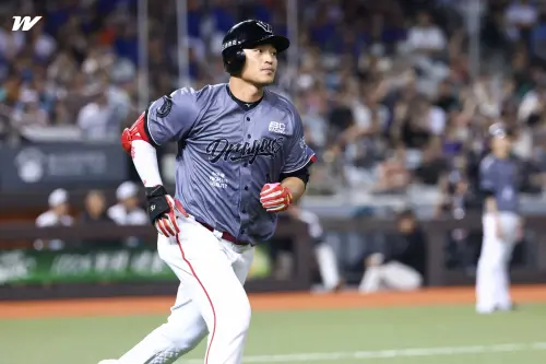 朱育賢本季身手雖比起巔峰時期有些微下滑,但仍是聯盟頂尖水準打者。(圖/味全龍提供) ▲朱育賢本季身手雖比起巔峰時期有些微下滑,但仍是聯盟頂尖水準打者。(圖/味全龍提供)