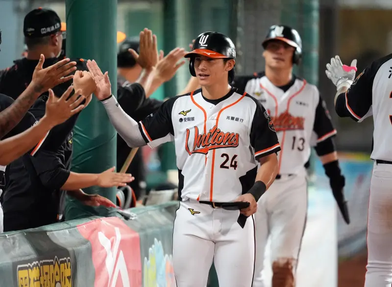 ▲統一獅魔術數字降低到M4，封王「最佳劇本」也曝光，最快在26日下周四面對台鋼雄鷹的比賽中，就可以在主場自主封王。（圖／統一獅提供）