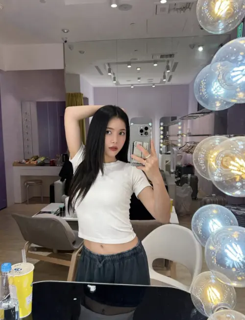 ▲頌樂在出道前其實參加了50次以上的經紀公司試鏡，但都沒有成功讓她很灰心。（圖／頌樂IG）