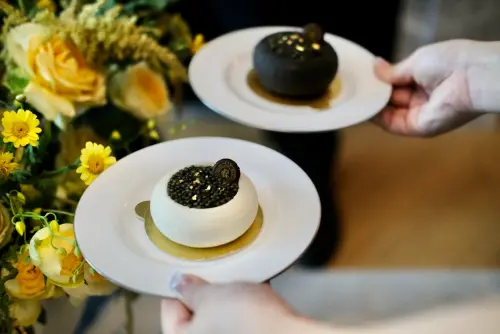 ▲此次魚子醬甜點品牌「Caviar Cakery」進軍台灣市場，首波推出三款品牌經典風味的魚子醬蛋糕，最低價為2吋售價980元。（圖／記者葉盛耀攝）