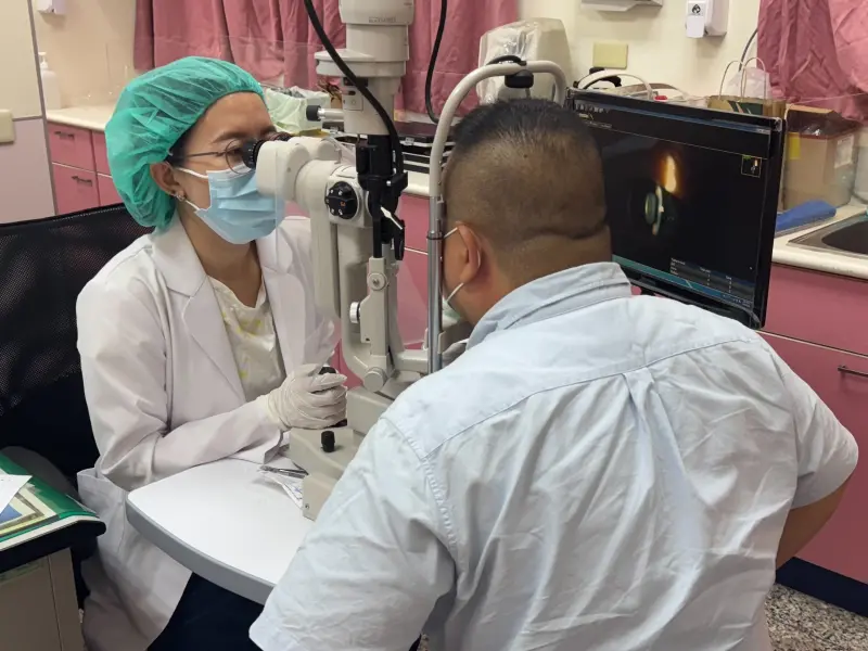 ▲眼科主治醫師李家綺說，罹患白內障要提早檢查不要拖延(圖／醫院提供2025.6.19)
