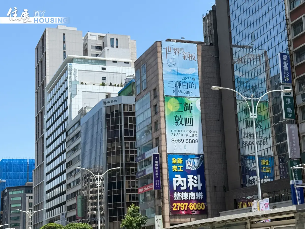 ▲329檔期一結束，北台灣房市供給和需求表現立刻走衰，代表北台灣新建案市場概況的「住展風向球」，5月燈號再次降為黃藍燈。（圖／住展雜誌提供）