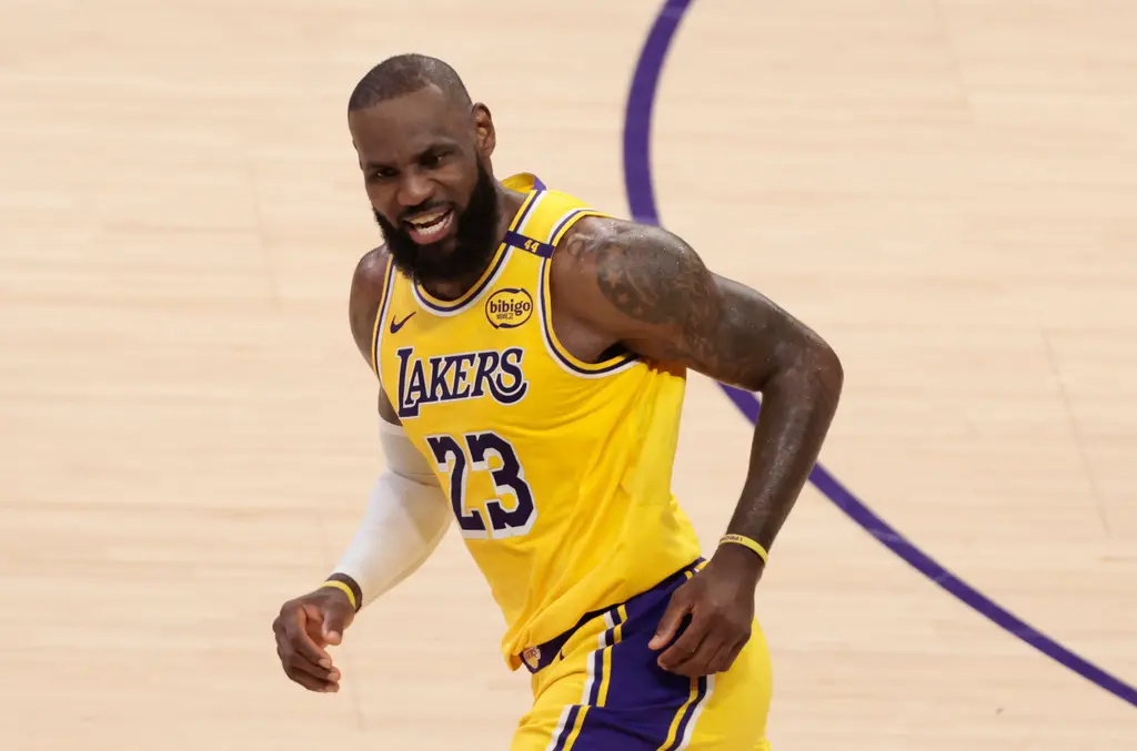▲LeBron James親自澄清回鍋騎士謠言，稱克里夫蘭訓練只是例行行程，並展開高爾夫新挑戰，Curry暖回：「我們等你很久了。」（圖／美聯社／達志影像）