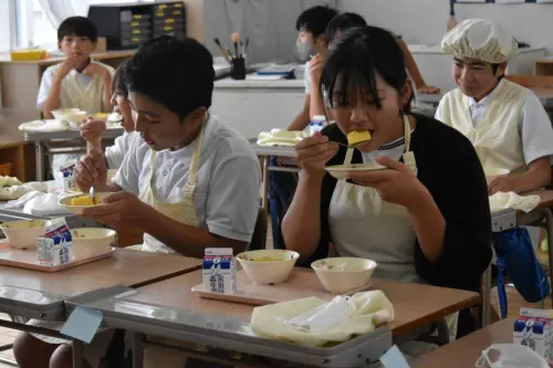 好甜、好好吃！日本熊本縣宇土市學童品嘗台南鳳梨獲NHK報導
