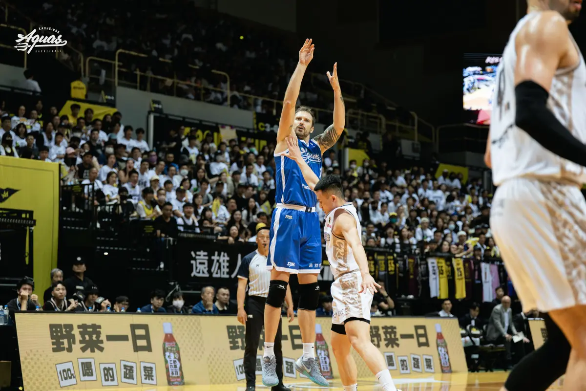 ▲高雄全家海神在總冠軍賽第二戰以99：91擊敗國王隊，總冠軍賽1：1扳平。洋將艾德這一場變陣出賽，也成為球隊下半場逆轉奇兵。（圖／高雄全家海神提供）