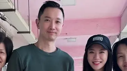 ▲楊千霈（右）與前夫離婚5個月後再度同框，2人合體只為參加女兒婚禮，照片中彼此之間互動自然，仍保有家人的感覺，楊千霈也發文暖喊：「家是最溫暖的避風港。」（圖／翻攝自楊千霈IG）