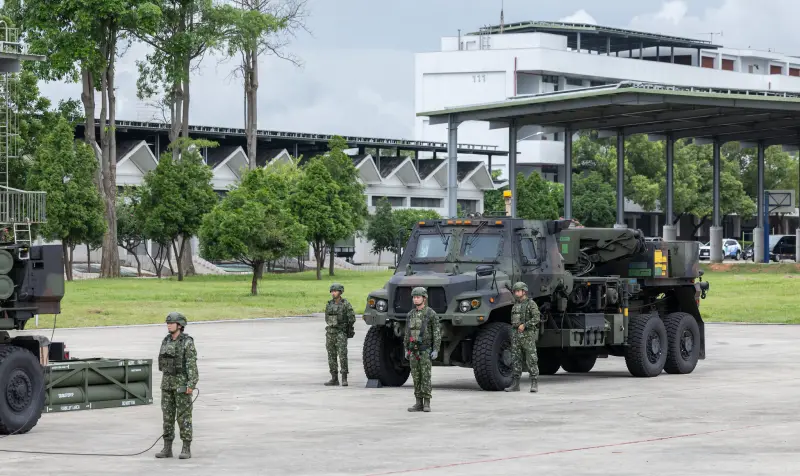 ▲賴清德總統日前視察勗勉陸軍58砲指部，軍方首度公開全新引進的M1089A2救濟車。（圖／總統府提供）