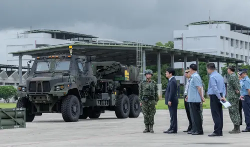 ▲賴清德總統日前視察勗勉陸軍58砲指部，軍方首度公開全新引進的M1089A2救濟車。（圖／總統府提供）