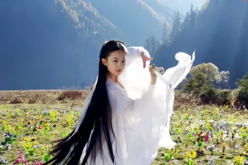 ▲劉亦菲（如圖）在《神鵰俠侶》中飾演小龍女，是近代改編武俠劇集的經典之一。（圖／翻攝自微博）