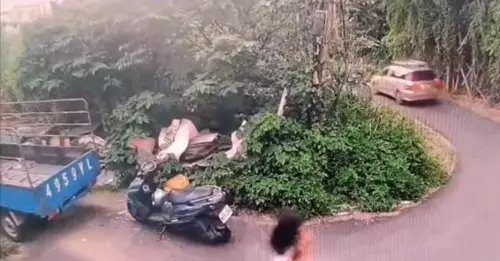 ▲火災現場逃出3名男子，其中2人偷車逃往三芝被逮。（圖／警方提供）