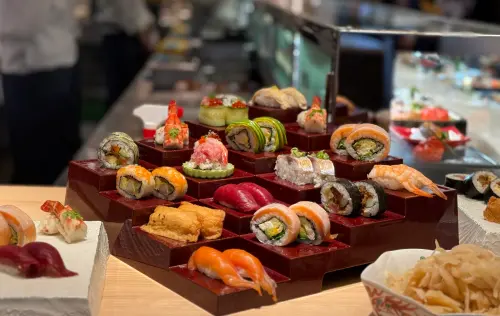 「NAGOMI 雅」廚了生猛生魚片,壽司也相當精緻。(圖/記者葉盛耀攝) ▲「NAGOMI 雅」廚了生猛生魚片,壽司也相當精緻。(圖/記者葉盛耀攝)