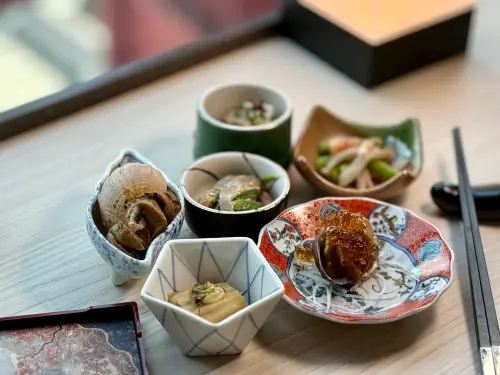 「NAGOMI 雅」主打精緻的先付小缽料理。(圖/記者葉盛耀攝) ▲「NAGOMI 雅」主打精緻的先付小缽料理。(圖/記者葉盛耀攝)