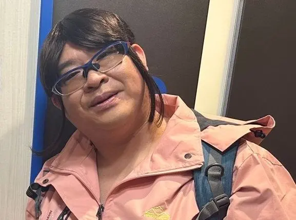 ▲「四天王」成員卓也努力勝利因為腦幹梗塞過世，公司與搭檔悲痛證實。（圖／卓也努力勝利X）