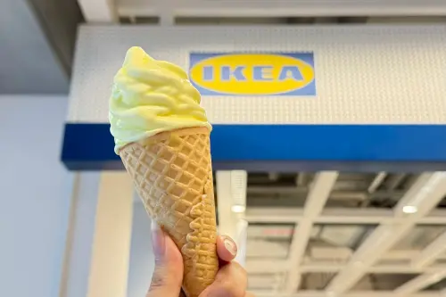 ▲宣布「榴槤風味霜淇淋」回歸，每支只要20元，且榴槤香氣濃郁，一口下去秒消暑。（圖／記者鍾怡婷攝）