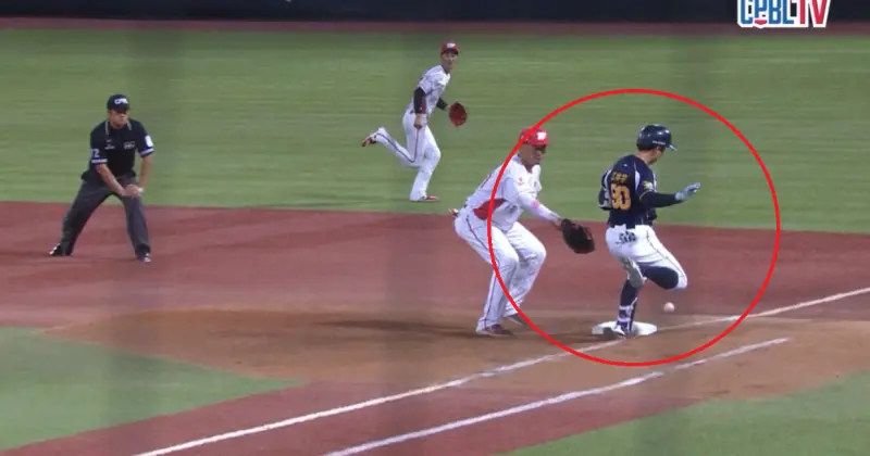 ▲中信兄弟今（19）日客場挑戰味全龍，進行到第7局上時取得4：0領先，一出局後江坤宇打出軟弱滾地球，卻在快衝一壘後意外扭傷左腳踝，當下痛到不能起身。（圖／CPBL）